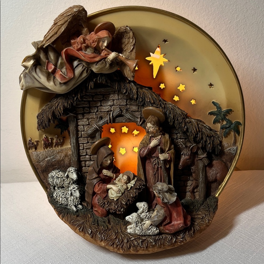 Nativity Scene with Angel and Star Accents. Electric. Light up. Vintage.